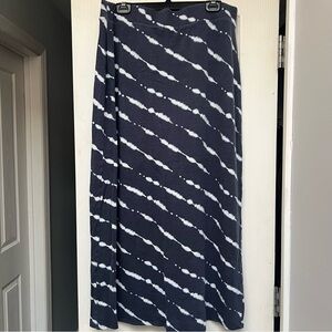 $10 Deals 🤝🔖 Sonoma Navy blue and white tie dye Elastic Maxi skirt size Large